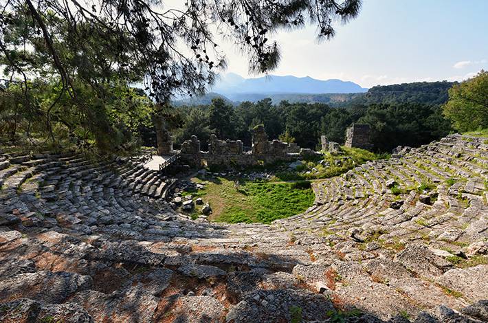 Antalya Phaselis Örenyeri Hadrianus Agorası Roma Çağı Phaselis Tiyatrosu Deniz Ticareti Liman Şehri 