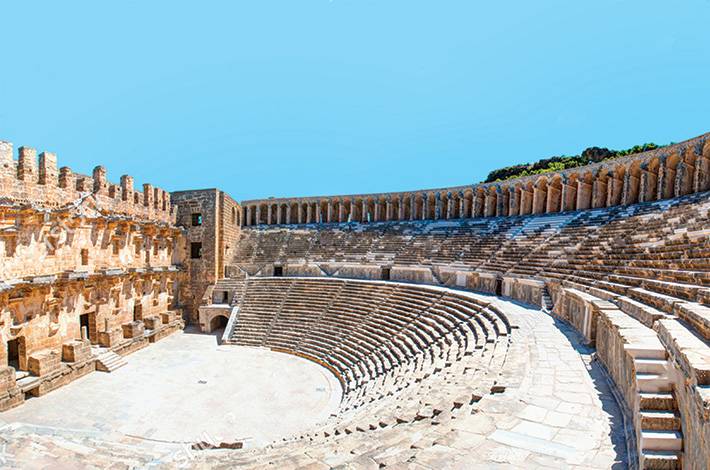 Antalya Aspendos Örenyeri Aspendos Tiyatrosu Truva Savaşı Argive Kolonicileri Akropol 12 bin kişilik tiyatro Akdeniz 