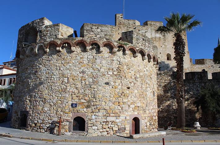 İzmir Çeşme Müzesi Çeşme sakız adası cenevizliler çeşme kalesi sultan ikinci beyazıt mimari çeşme kalesi batı anadolu 