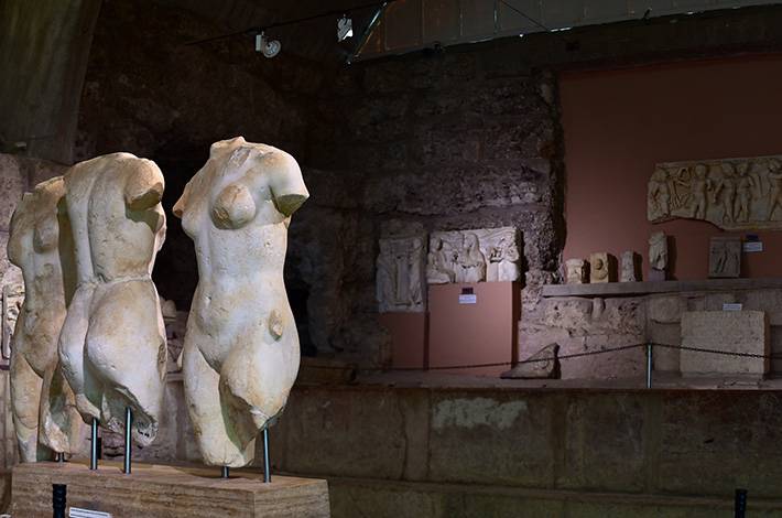 Antalya Side Müzesi antik kent iç çekim Hellenistik dönem heykel büst kabartma sanatı Roma plastik sanat detay