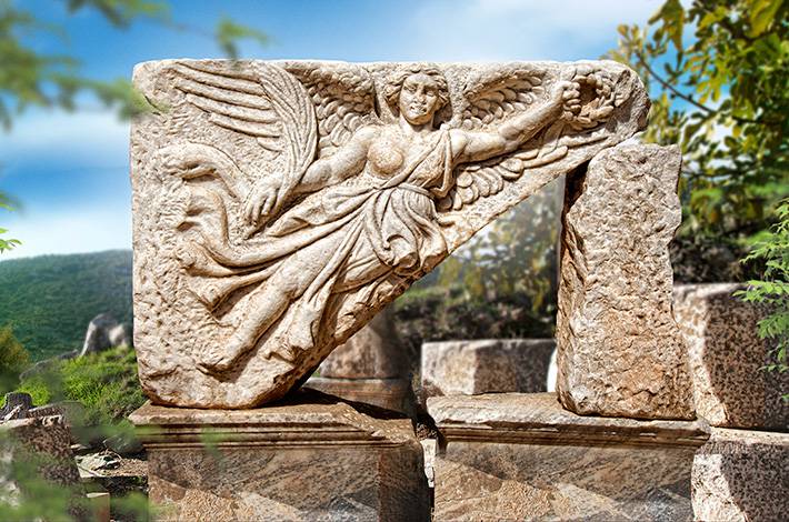 İzmir Efes Örenyeri antik kent antikçağ metropolis Kybele Hellenistik Roma Celcus Kütüphanesi genel görünüm sütunlar
