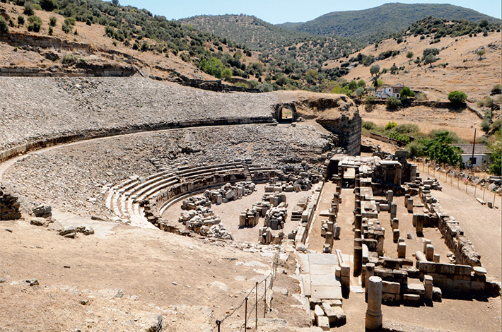 AYDIN ALABANDA ÖRENYERİ antik dönem helenistik dönem tiyatrosu sütun cevea oturma yeri 
