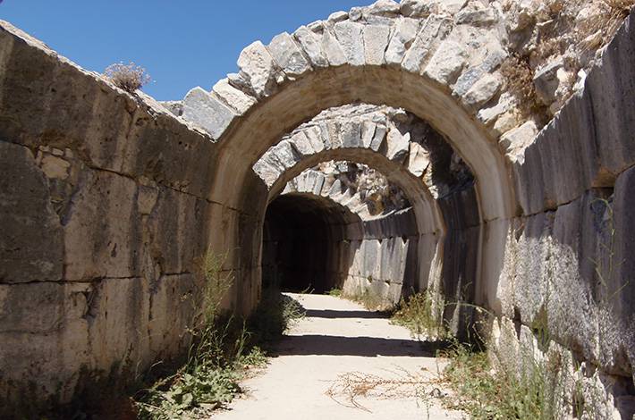 Aydın Milet Müzesi ve Milet Örenyeri Milet Tiyatrosu Felsefenin babası Thales'in kenti Miletos Antik Kenti  Güney Agora Kapısı