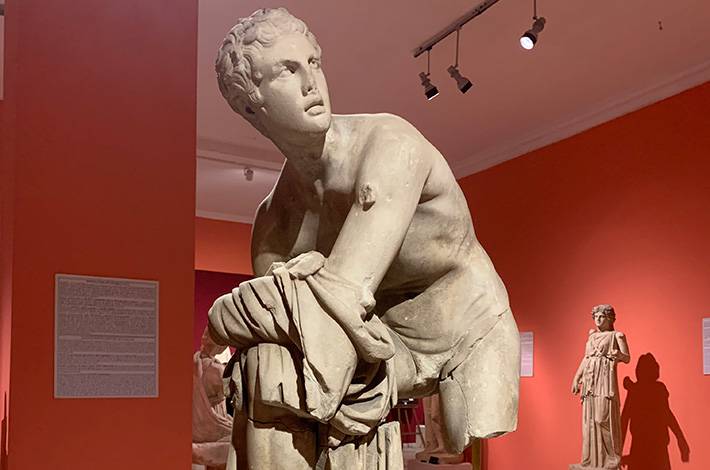 Antalya Arkeoloji Müzesi Tanrılar İmparatorlar Salonu Genel Görünüm Heykeller Roma Dönemi Mitoloji
