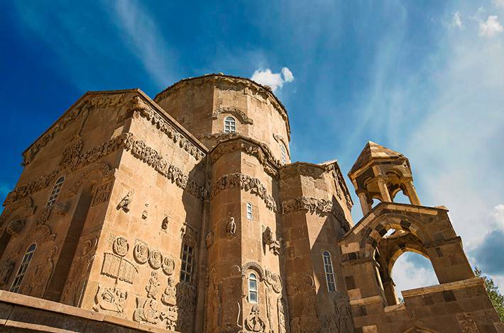 Van Akdamar anıt müzesi yakın plan taş kabartmalar Abbasi Sanatı ön çekim İncil ve Tevrat dini konular orijinal kilise