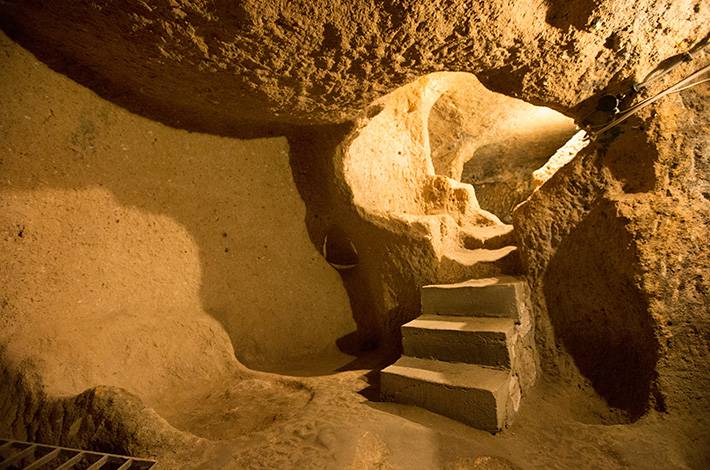 Nevşehir kaymaklı yeraltı şehri Hititler 8 katlı şehir M.Ö.3000 yıl sığınak 1500 yıllık şehir geçitler taş merdivenler