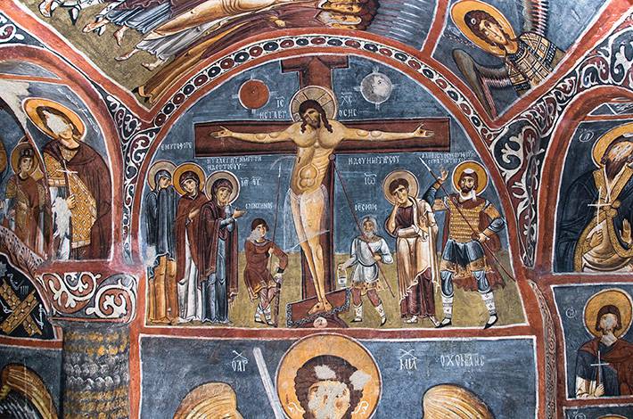 Nevşehir karanlık kilise Göreme İncil Tevrat Hristiyanlık İsanın çarmıha gerilmesi kutsal ruh kök boyası resim havariler