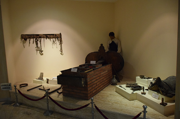 "ısparta uluborlu müzesi etnogrofya arkeoloji demircilik manken etnografik eserler  "