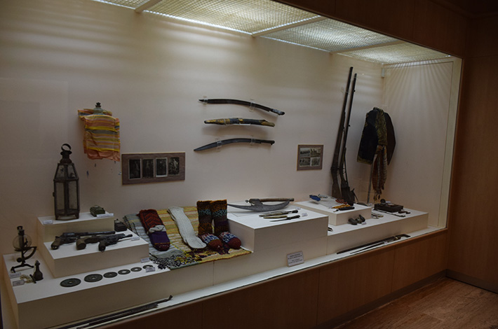 "ısparta uluborlu müzesi etnogrofya arkeoloji silah giysi çorap kişisel eşyalar etnografik eserler  "