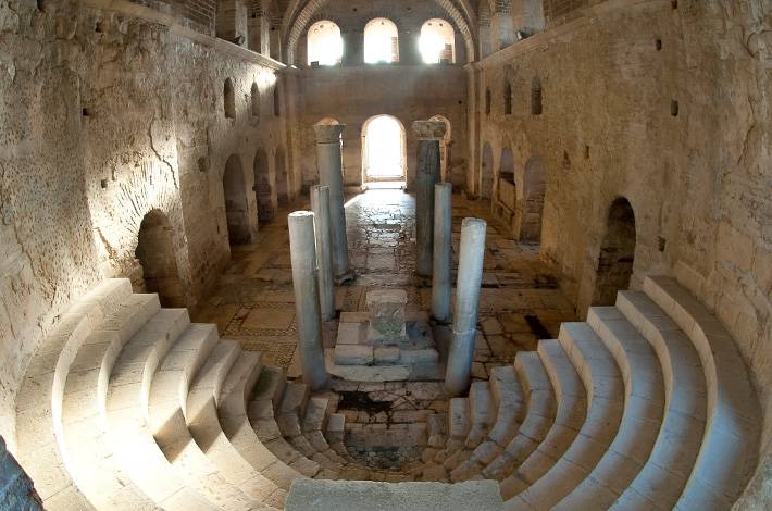 Antalya Aziz Saint Nikolaos Anıt Müzesi Noel Baba Demre Mezar Mekanı Duvar Resimleri Nişler Aziz Piskopos Keşiş Matirler 