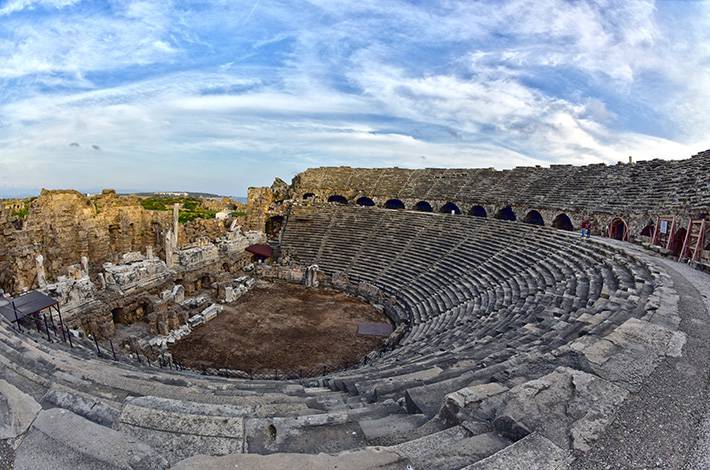 Antalya Side Tiyatrosu Side Antik Kenti Roma Mimarisi Pompeius Tiyatrosu Dionysos Frizi Antoninler Dönemi