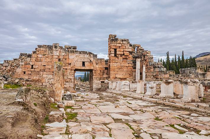 Denizli Hierapolis Örenyeri Pamukkale  UNESCO Dünya Mirası Listesi'ndeki antik kent Aziz Phılıp Kilisesi Roma Dönemi 
